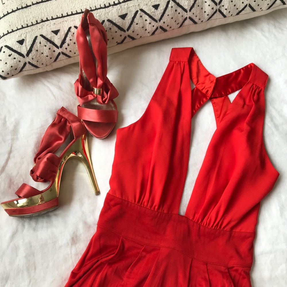 Deep V cocktail dress with pockets!!